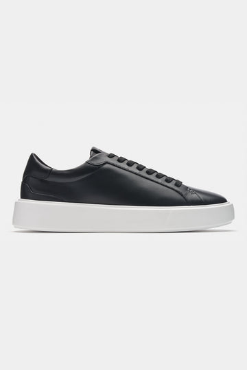 THE CLASSIC LEATHER TRAINER